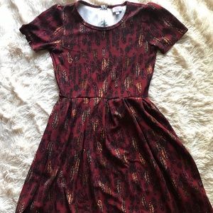 Short sleeved leaf patterned dress